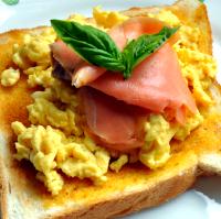 Smoked Salmon Scrambled Eggs